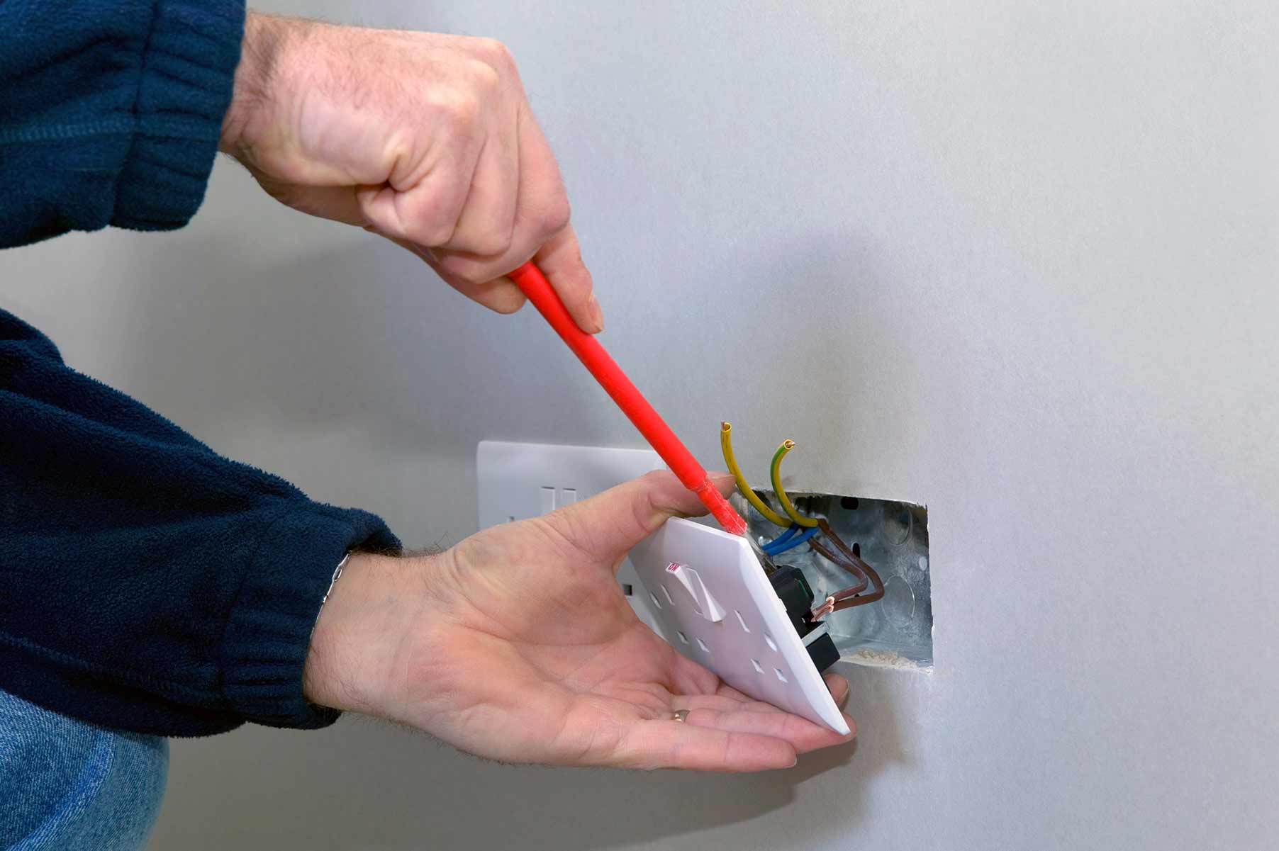 Our electricians can install plug sockets for domestic and commercial proeprties in Hendon and the local area. 